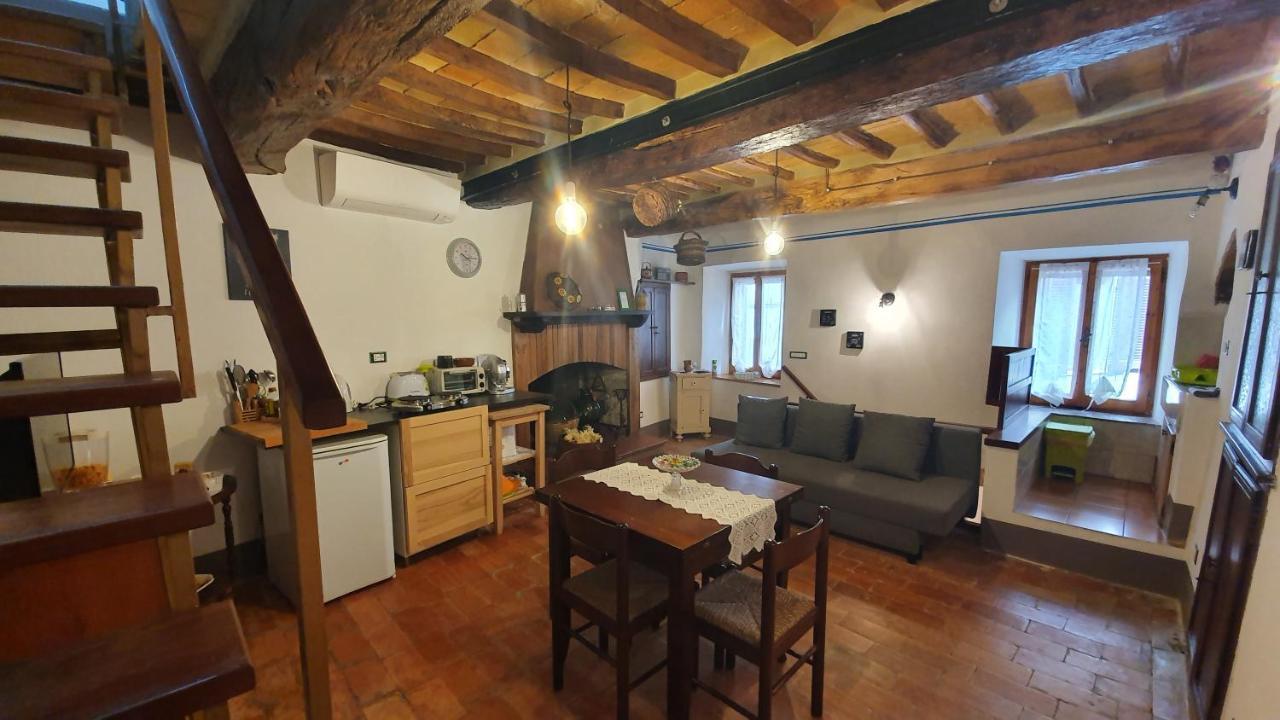 Le Casette Di Civitella- La Casa Di Rolando E Gina Apartment Civitella Del Lago Bagian luar foto