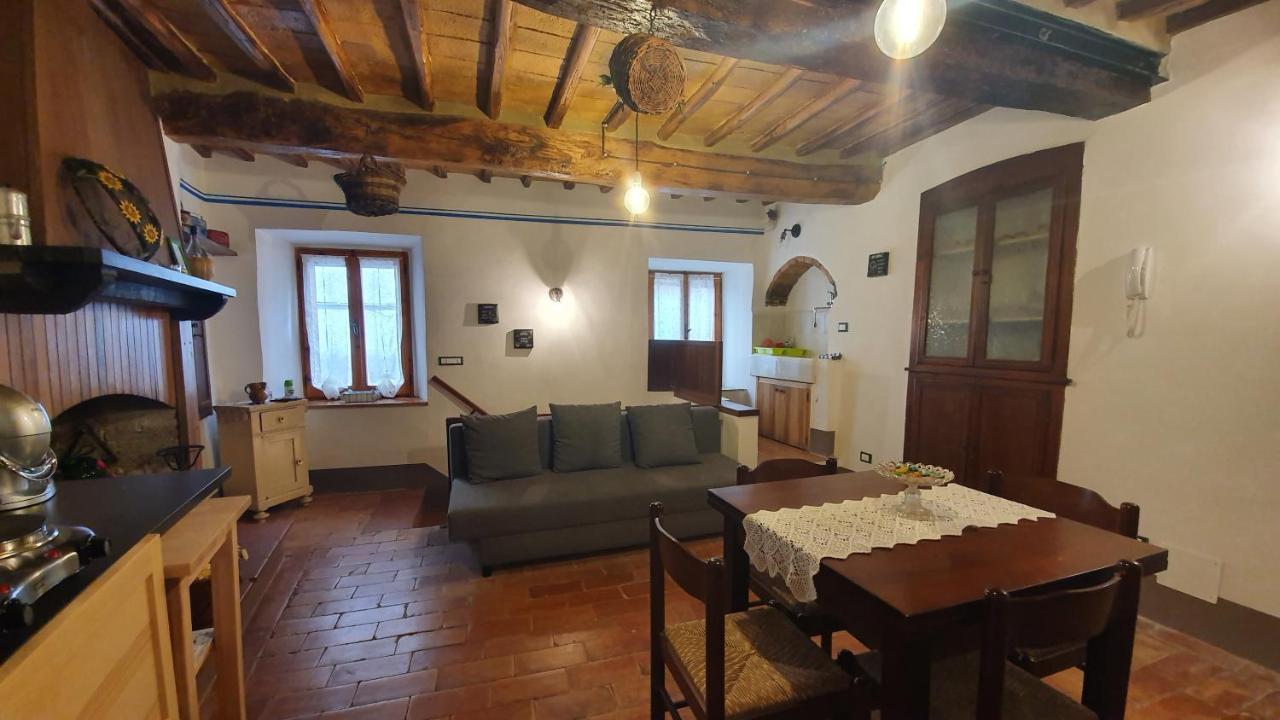 Le Casette Di Civitella- La Casa Di Rolando E Gina Apartment Civitella Del Lago Bagian luar foto